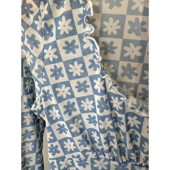 Lisa Says Gah Sheer Flower Top Blue and White - Picture 3 of 4